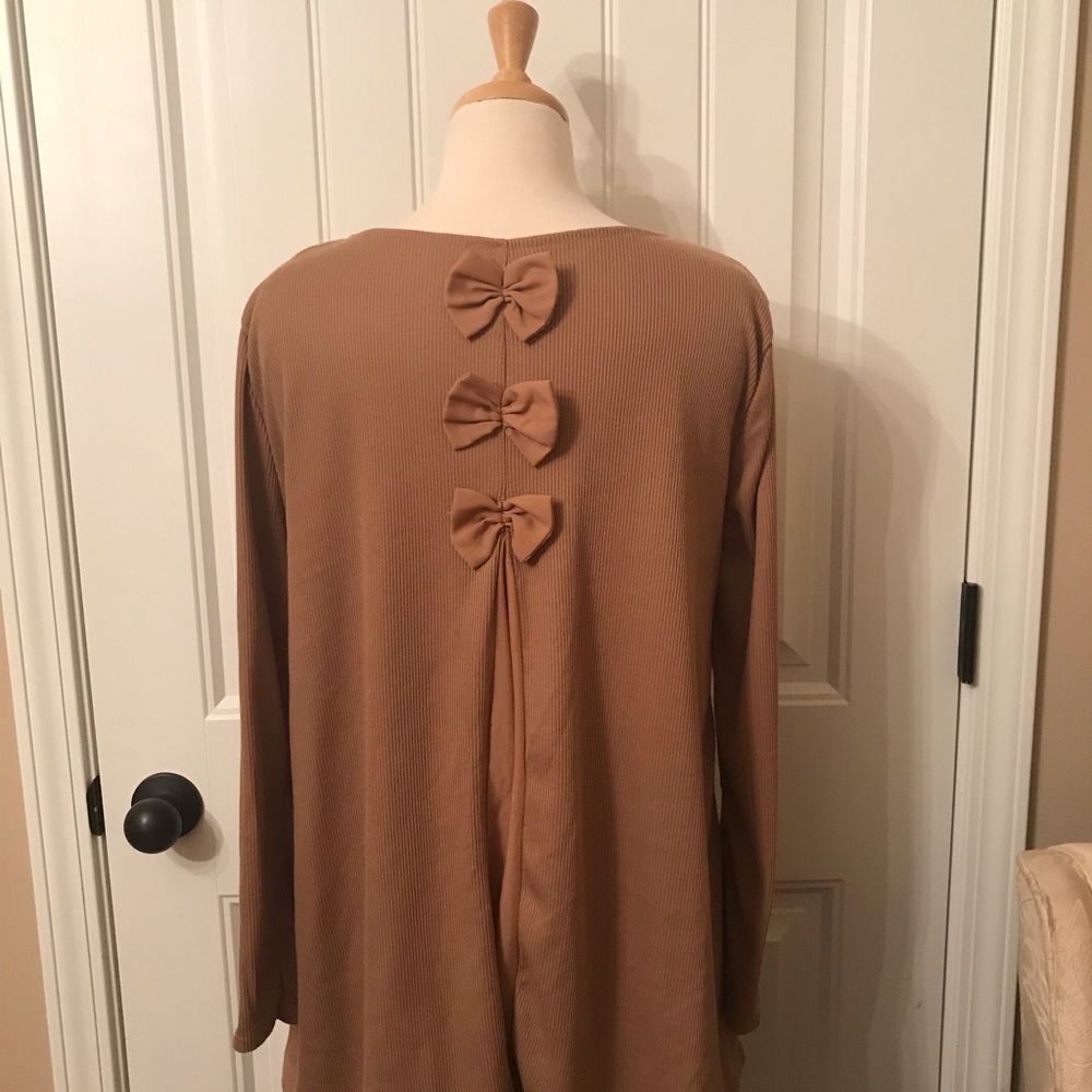C.L. Shang brown/gold flowy tunic with bows